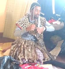 Sangoma Consultation Process (What to Expect) Welcoming & Offering You're greeted with respect. A small offering (coin, snuff, candle) is given to honor the ancestors.